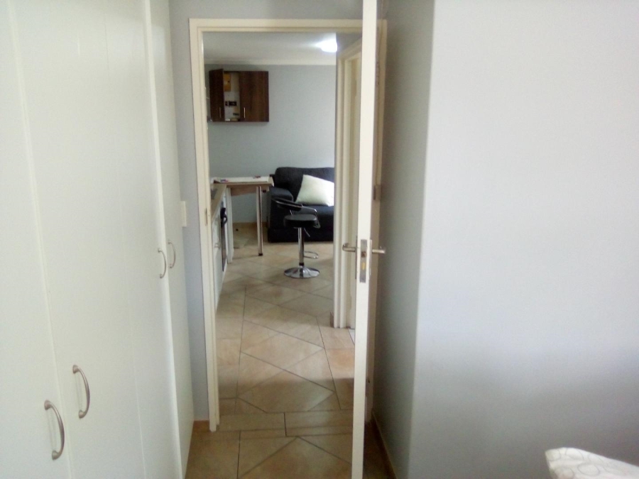 To Let 1 Bedroom Property for Rent in Goodwood Park Western Cape